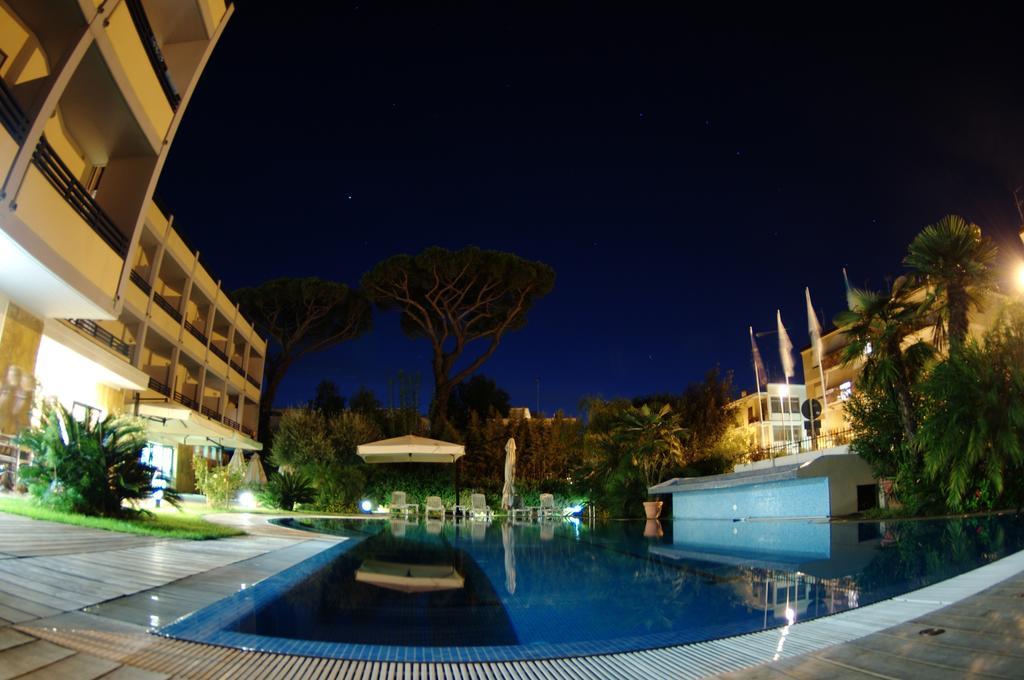 Hotel Albatros Террачина Экстерьер фото